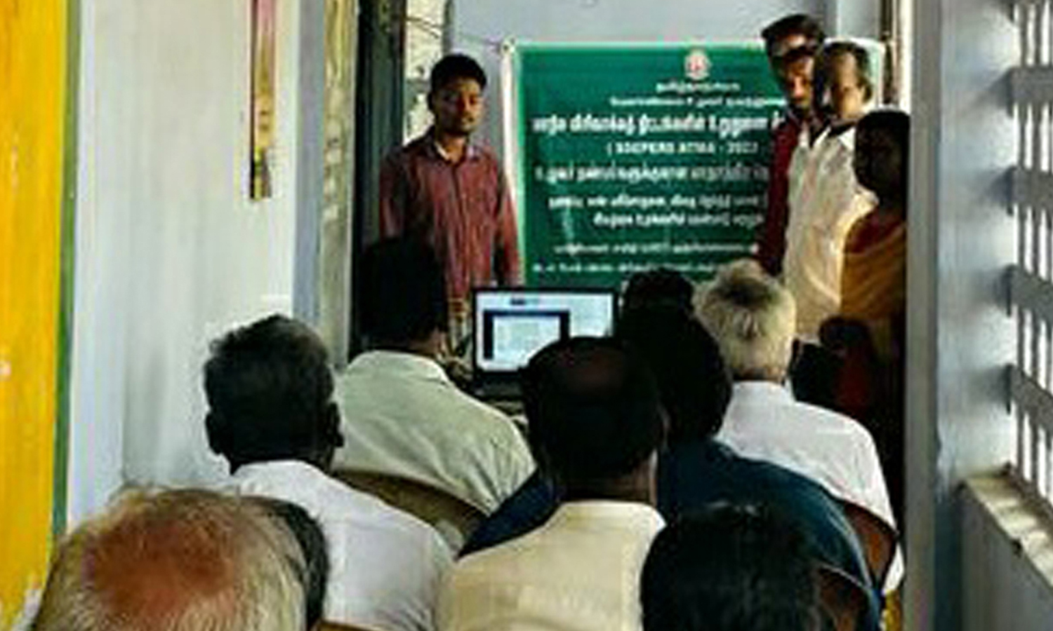 ஆழ்வார் திருநகரி வட்டாரத்தில்  தோட்டக்கலை துறை சார்பில்  விவசாயிகளுக்கு பயிற்சிகள்