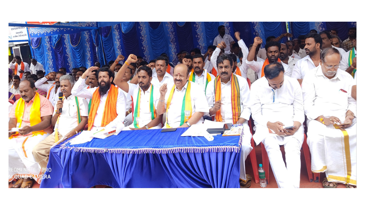 பிரிவினைவாதத்தை மாற்றிக்கொண்டு தி.மு.க. அரசு செயல்பட வேண்டும்- ஓசூரில் பா.ஜ.க. மாநில செய்தி தொடர்பாளர் பேட்டி பிரிவினைவாதத்தை மாற்றிக்கொண்டு தி.மு.க. அரசு செயல்பட வேண்டும்- ஓசூரில் பா.ஜ.க. மாநில செய்தி தொடர்பாளர் பேட்டி