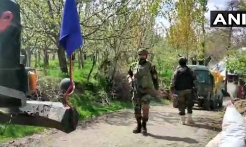 ஜம்மு காஷ்மீர் குல்காம் என்கவுன்டரில் 2 பயங்கரவாதிகள் சரண்