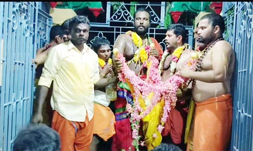 பெரியகுளம் கவுமாரியம்மன் கோவிலில் ஆனி பெருந்திருவிழா சாட்டுதல்