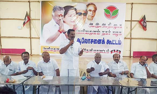 பெரியகுளத்தில் ஓ.பி.எஸ் ஆதரவாளர்கள் அவசர ஆலோசனை கூட்டம்