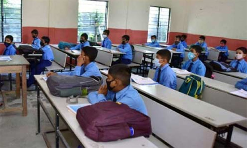 ஆந்திராவில் அரசு பள்ளியில் குழந்தைகளை சேர்த்த ஐ.ஏ.எஸ். அதிகாரி