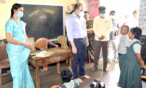 வளர்ச்சி திட்டப்பணிகளை ஆய்வு செய்த கலெக்டர்