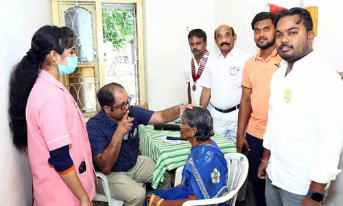 இலவச கண் சிகிச்சை முகாம்