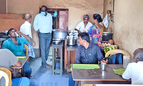 ஓட்டல்களில் செயல் அலுவலர் திடீர் ஆய்வு