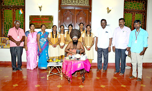 பொதுத்தேர்வில் சிறப்பிடம் பிடித்த மாணவர்களுக்கு தருமபுரம் ஆதீனம் அருளாசி