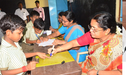 கோவை தொடக்கப்பள்ளியில் தலைவர், துணை தலைவருக்கான மாணவர் தேர்தல்