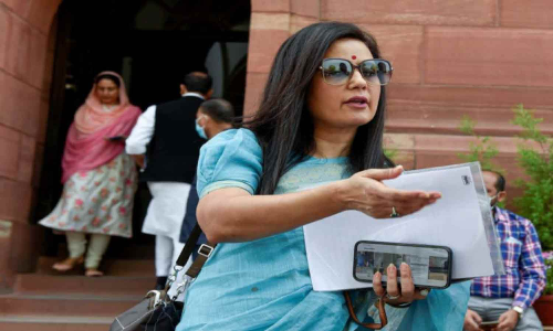 மகாபாரத போர்க்களத்தை பார்க்க போகிறீர்கள்: மஹுவா மொய்த்ரா