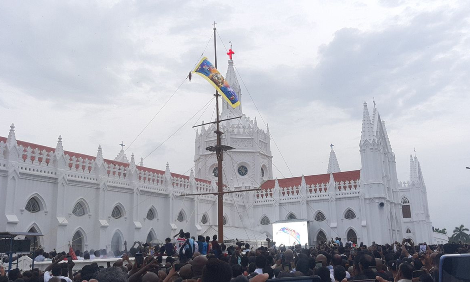 வேளாங்கண்ணி புனித ஆரோக்கியமாதா பேராலயத்தில் உத்திரியமாதா ஆண்டு திருவிழா வேளாங்கண்ணி புனித ஆரோக்கியமாதா பேராலயத்தில் உத்திரியமாதா ஆண்டு திருவிழா