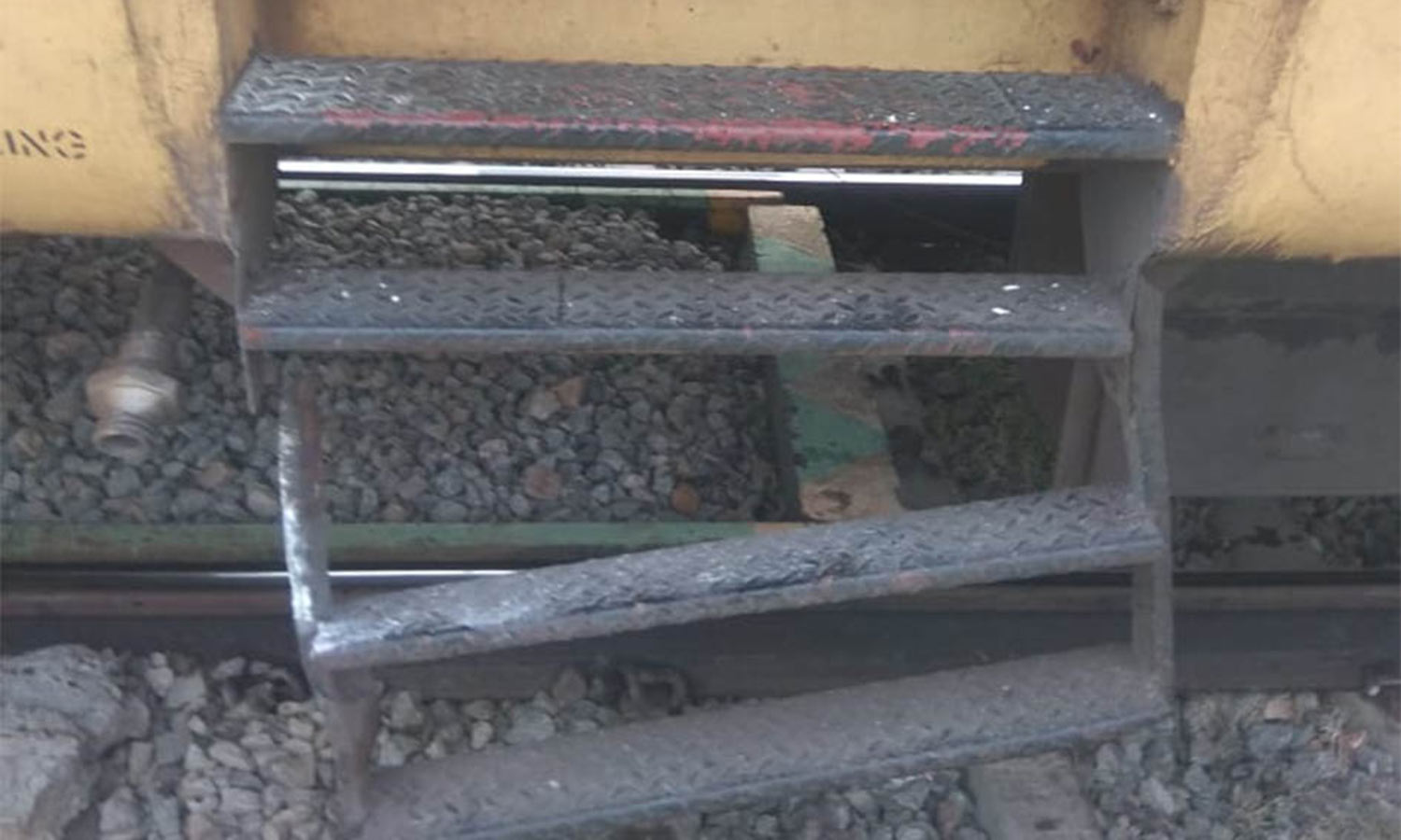 குருவாயூர் எக்ஸ்பிரஸ் ரெயிலை கவிழ்க்க சதி செய்தது யார்?- ரெயில்வே போலீசார் தீவிர விசாரணை