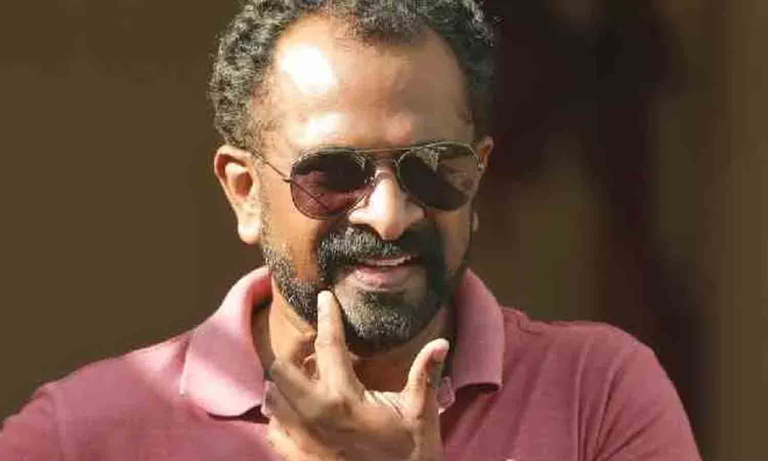 இளம்பெண்கள் முன்பு நிர்வாண நடனம் ஆடிய கும்கி பட நடிகர்