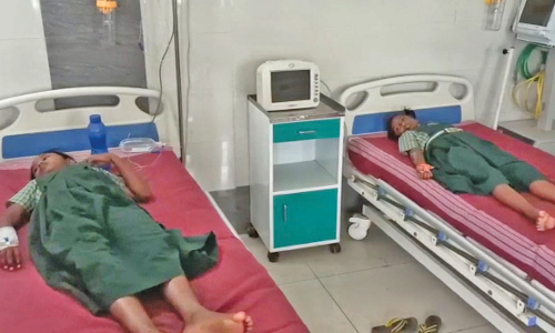 திருப்பூர் விஜயாபுரம் அரசு பள்ளியில் கம்பிவேலி கல் சாய்ந்ததில் 3 மாணவிகள் காயம்