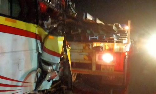 உளுந்தூர்பேட்டை  அருகே இன்று விபத்து:  ஆம்னி பஸ் -லாரி மோதல்-  2 டிரைவர்கள் பலி