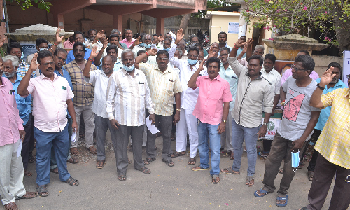 தொழில்நுட்ப ஊழியர்கள் ஆர்ப்பாட்டம்