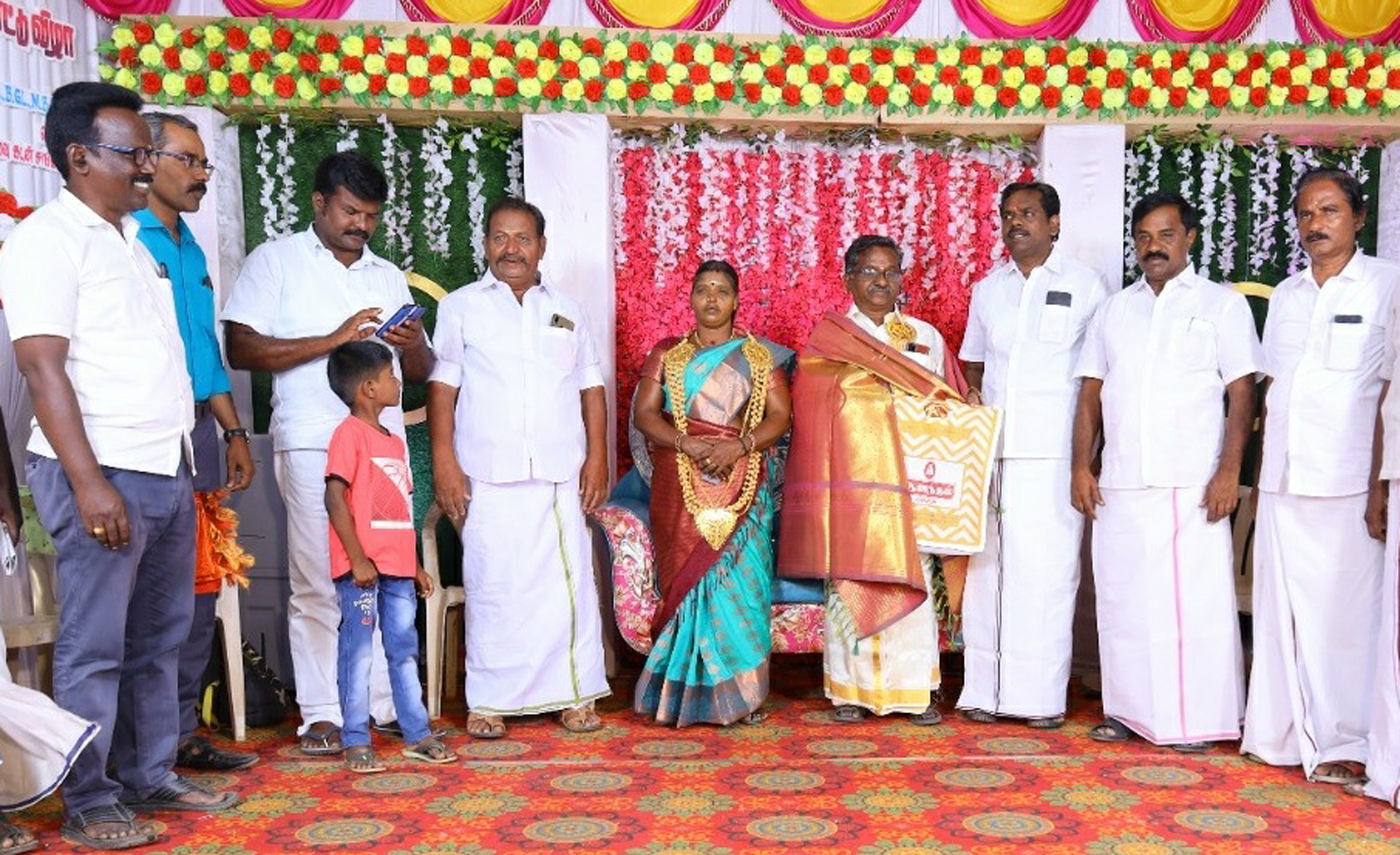 கந்தர்வகோட்டையில் பணி ஒய்வு பாராட்டு விழா கந்தர்வகோட்டையில் பணி ஒய்வு பாராட்டு விழா