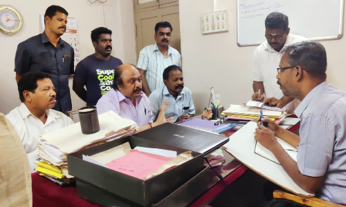 ஹைமாஸ் விளக்குகளை சரிசெய்ய வேண்டும்-  அதிகாரியிடம் கென்னடி எம்.எல்.ஏ., வலியுறுத்தல்