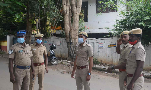 அண்ணாநகர், அடையாறு உள்பட சென்னையில் 6 இடங்களில் போலீசார் அதிரடி வேட்டை