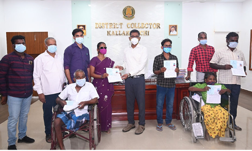 21,240 மாற்றுத்திறானாளிகளுக்கு  அடையாள அட்டைகள்:  கலெக்டர் ஸ்ரீதர் வழங்கினார்