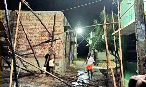 குருங்காவனத்தில் வீட்டின் முன்பு போடப்பட்ட பந்தல் தீ விபத்தில் எரிந்து நாசம்