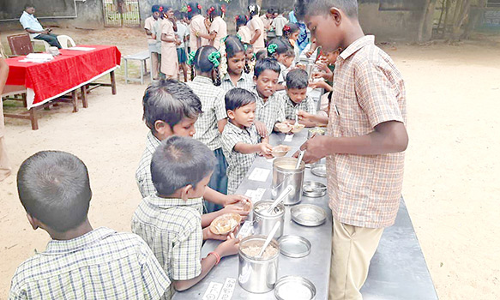 அரசு பள்ளியில் பாரம்பரிய உணவு திருவிழா