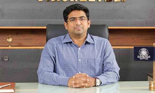 ஊரக வளர்ச்சி திட்டங்கள் புகார் தொலைபேசி எண் குறித்த சுவரொட்டி-கலெக்டர் வெளியிட்டார்