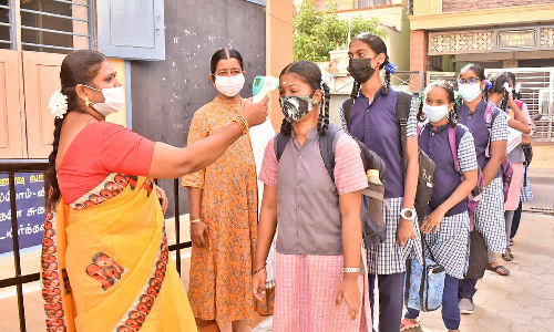 மாணவர்கள் பள்ளிக்கு செல்போன் கொண்டு வந்தால் பறிமுதல் செய்யப்படும்