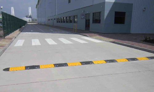 முத்தணம்பாளையத்தில் வேகத்தடை அமைக்க கோரிக்கை