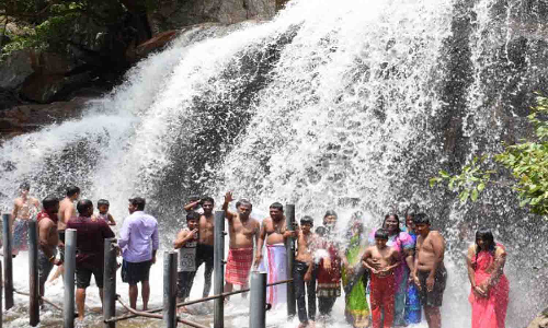 பஞ்சலிங்க அருவியில் சுற்றுலா பயணிகள் குளிக்க தடை