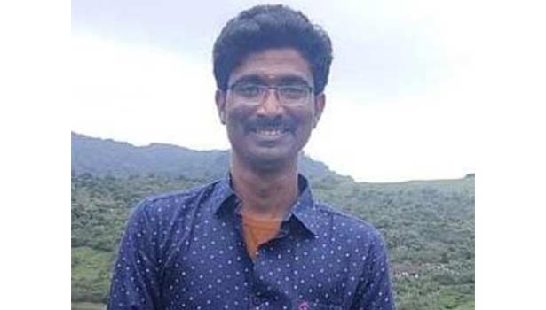 கூடலூரில்  கார் மீது அரசு பஸ் மோதி டிரைவர் பலி