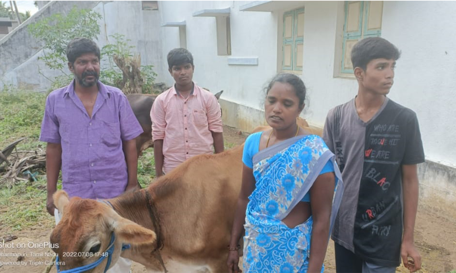 போச்சம்பள்ளி அருகே பசு மாட்டை வெட்டிய மர்ம நபர்கள் போச்சம்பள்ளி அருகே பசு மாட்டை வெட்டிய மர்ம நபர்கள்