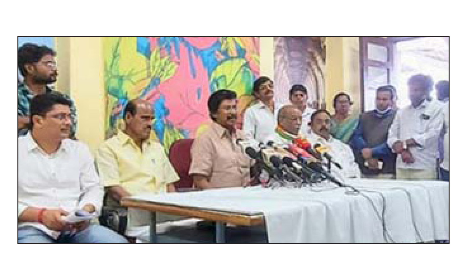 ஓசூர் வழியாக 2 ரெயில்களை மீண்டும் இயக்க நடவடிக்கை- கிருஷ்ணகிரி எம்.பி. டாக்டர் செல்லக்குமார் தகவல் ஓசூர் வழியாக 2 ரெயில்களை மீண்டும் இயக்க நடவடிக்கை- கிருஷ்ணகிரி எம்.பி. டாக்டர் செல்லக்குமார் தகவல்