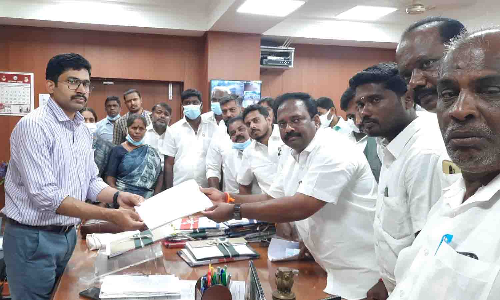 வீடுகளுக்கு புதிய குடிநீர் இணைப்பு வழங்க அனுமதிக்க வேண்டும் - கலெக்டரிடம் அ.தி.மு.க எம்.எல்.ஏ. மனு