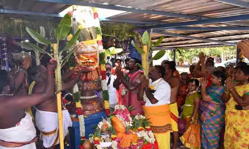 பிள்ளை வயல் காளியம்மன் கோவில் பூச்சொரிதல் விழா கொடியேற்றத்துடன் தொடங்கியது