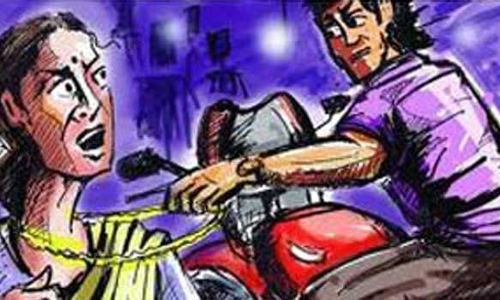 திருவள்ளூர் அருகே பெண்ணிடம் நகை பறிப்பு