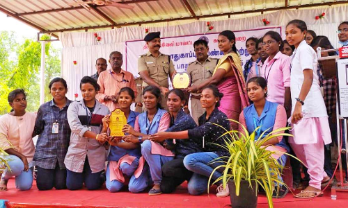 விழிப்புணர்வு கருத்தரங்கில் அரங்குகள்-நேரு நர்சிங் கல்லூரிக்கு 2-ம் பரிசு