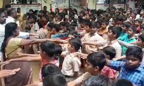 மாணவ, மாணவிகள் உறுதிமொழியேற்பு