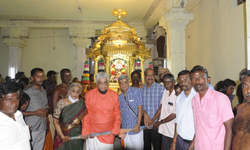 சிறுவாச்சூர் மதுரகாளியம்மன் கோவிலில் தங்கத்தேர் இழுக்கும் நிகழ்ச்சி
