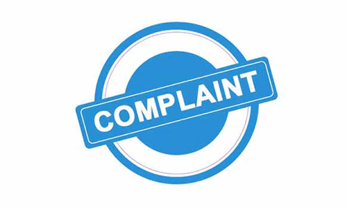 உறவினர்கள் வீட்டை பூட்டியதால்  பள்ளிக்கு செல்ல முடியாமல் தவிக்கும் மாணவி-   தாயுடன் கலெக்டர் அலுவலகத்தில் புகார்