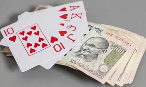 கிருஷ்ணகிரி அருகே  சூதாட்டத்தில் ஈடுபட்ட 4 பேர் கைது