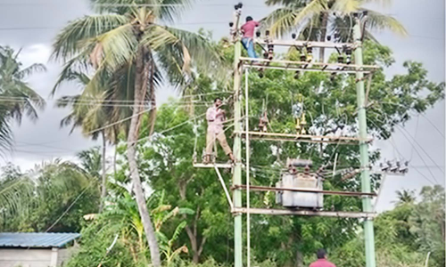 மணலியில் சாய்ந்த மின்மாற்றி சீரமைப்பு