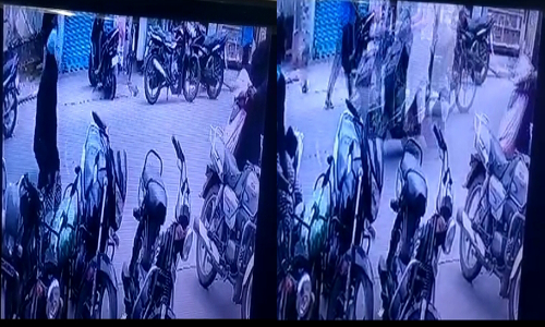 வங்கி முன்பு நிறுத்திய பைக் திருட்டு