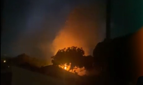 பிரதமர் ரணில் விக்ரமசிங்கே வீட்டிற்கு போராட்டக்காரர்கள் தீவைப்பு - இலங்கையில் பரபரப்பு