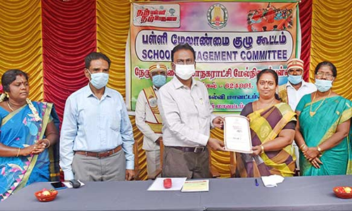திண்டுக்கல்லில் பள்ளி மேலாண்மைக்குழு உறுப்பினர்களுக்கு சான்றிதழ் கலெக்டர் விசாகன் வழங்கினார்