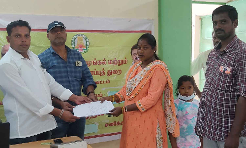 பொன்னேரி அருகே குடும்ப அட்டை திருத்தல் முகாமில் 40 மனுக்களுக்கு உடனடி தீர்வு