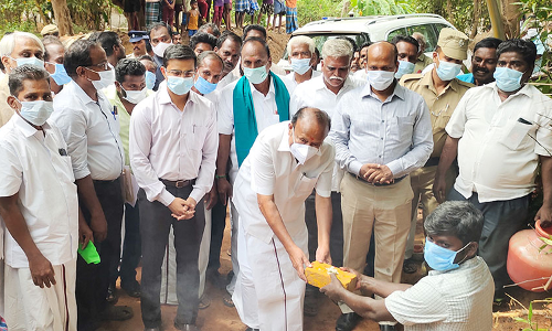 கடலூர் அருகே  ஓடையின் குறுக்கே பாலம் கட்டும் பணிக்கான பூமி பூஜை: அமைச்சர் எம்.ஆர்.கே.பன்னீர் செல்வம் அடிக்கல் நாட்டினார்