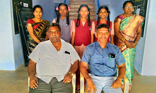 சிவகிரி சேனைத்தலைவர் பள்ளி மாணவிகள் 3 பேர் திறனாய்வு தேர்வில் வெற்றி