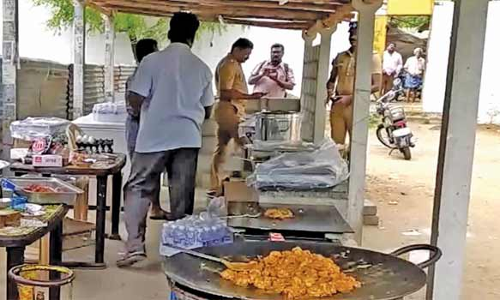 அனுமதி பெறாமல் அரசு டாஸ்மாக் கடையில்   பார் நடத்தியவர் கைது