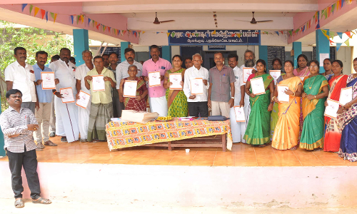 ஆலங்குடியில் பள்ளி மேலாண்மைக்குழு கூட்டம்