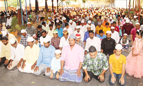 பள்ளிவாசல்களில் சிறப்பு தொழுகை