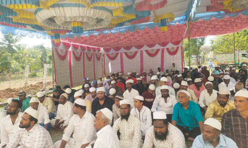 திருப்பத்தூரில் இஸ்லாமியர்கள் பக்ரீத் சிறப்பு தொழுகை